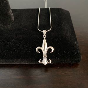 Sterling silver Fleur-de-lis pendant necklace